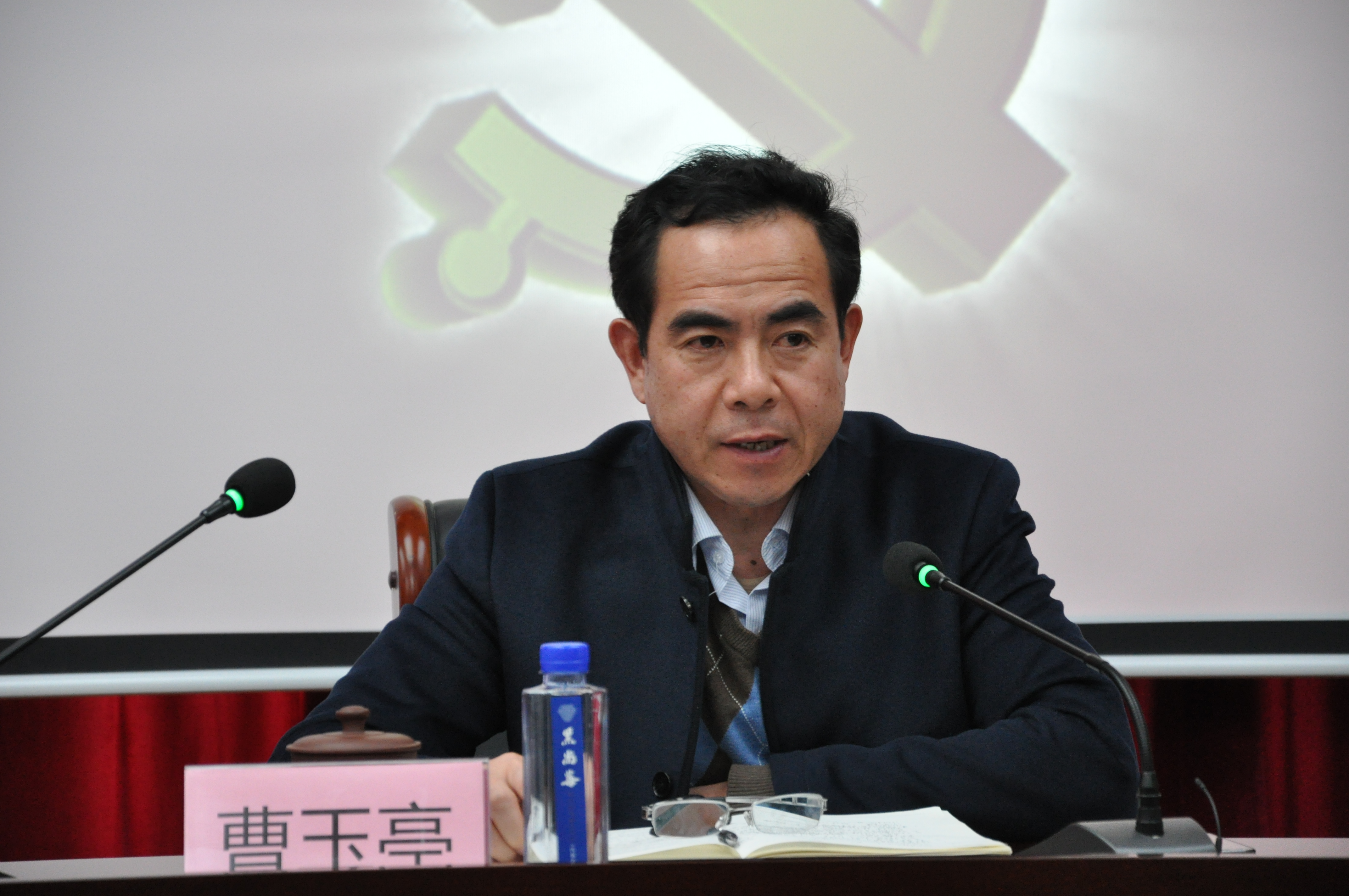 黨員要成為企業(yè)發(fā)展的“排頭兵、紅旗手”