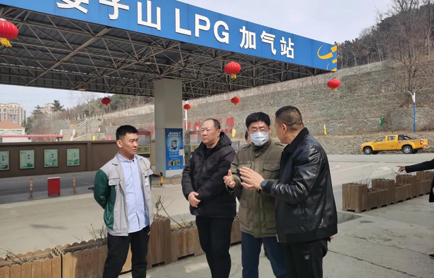 市城管局主要負(fù)責(zé)人帶隊(duì)對園林防火及燃?xì)獍踩a(chǎn)工作開展督導(dǎo)檢查